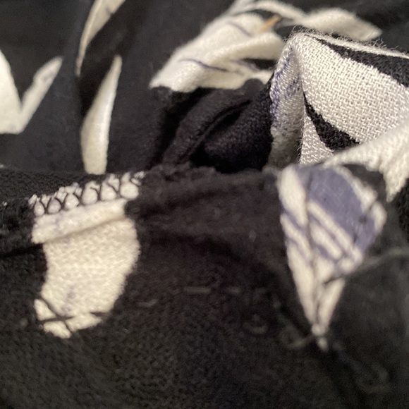 *2/$15* O’Neill sleeveless top M-L - Picture 4 of 5